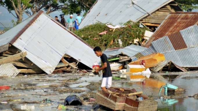 VIDEOS: El rastro de destrucción del terremoto y el tsunami en Indonesia