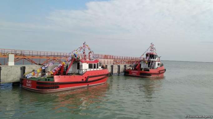 Baku port launches two new tugs