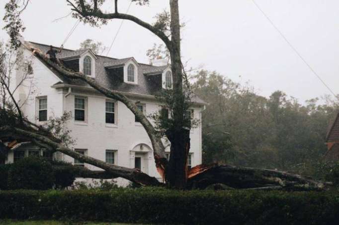 Slow-moving Florence kills 5 while flooding Carolinas