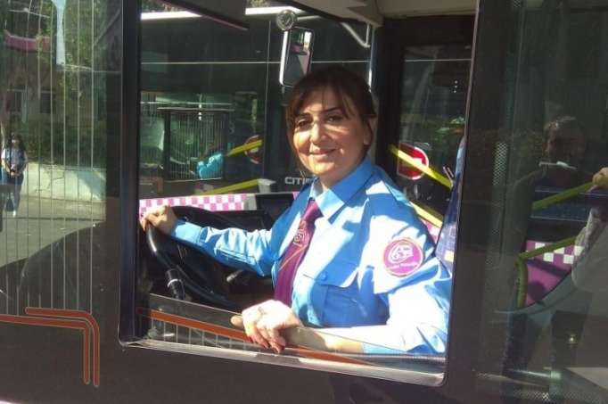 Marşrut avtobuslarına qadın sürücülər axtarılır
