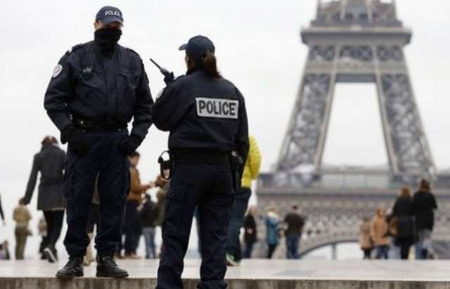 Parisin mərkəzində silahlı insident olub