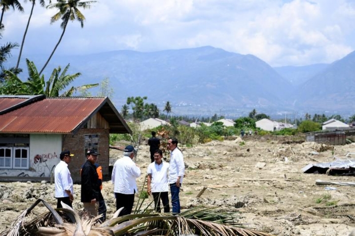 Zahl der Toten nach Tsunami in Indonesien steigt auf über 1400