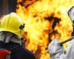 Paint factory catches fire in Istanbul