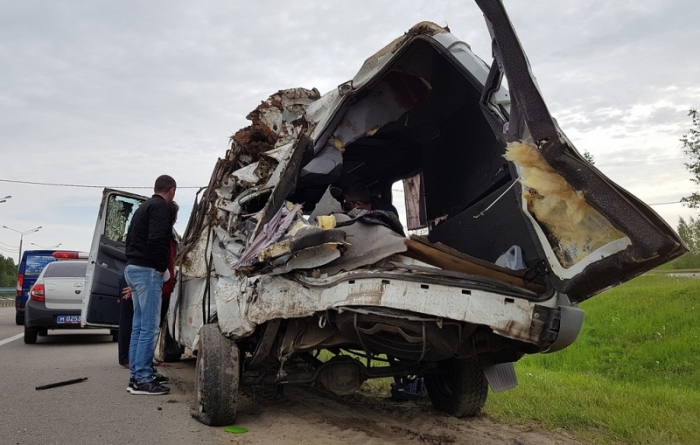 Rusia: Fallecen al menos 13 personas en un grave accidente de carretera