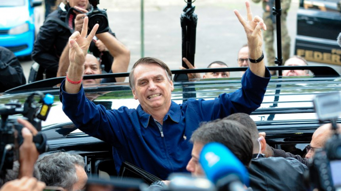 Rechtspopulist Bolsonaro gewinnt erste Runde deutlich