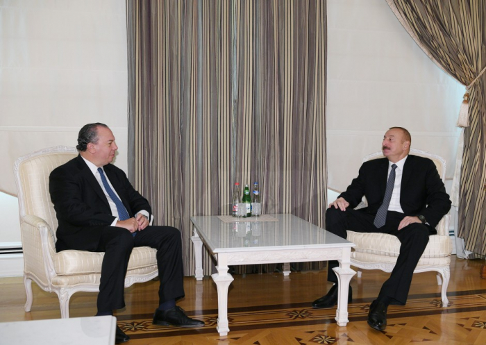 Präsident Ilham Aliyev empfängt Präsident der US-amerikanischen Stiftung für ethnische Verständigung