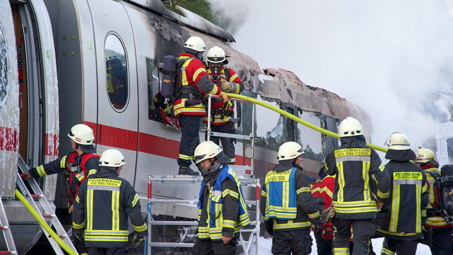 ICE gerät in Brand – 500 Passagiere evakuiert