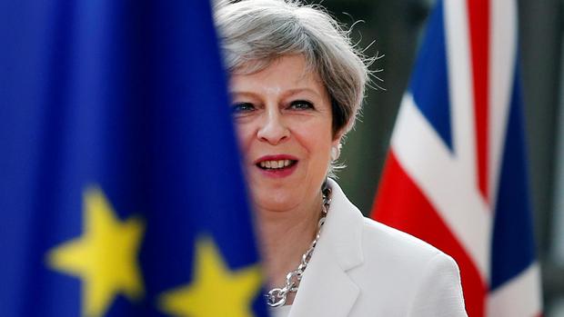 May ringt in eigenen Reihen um Zustimmung zu Brexit-Vorschlägen