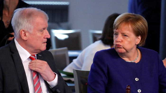 Seehofer und Merkel und die Bayernwahl