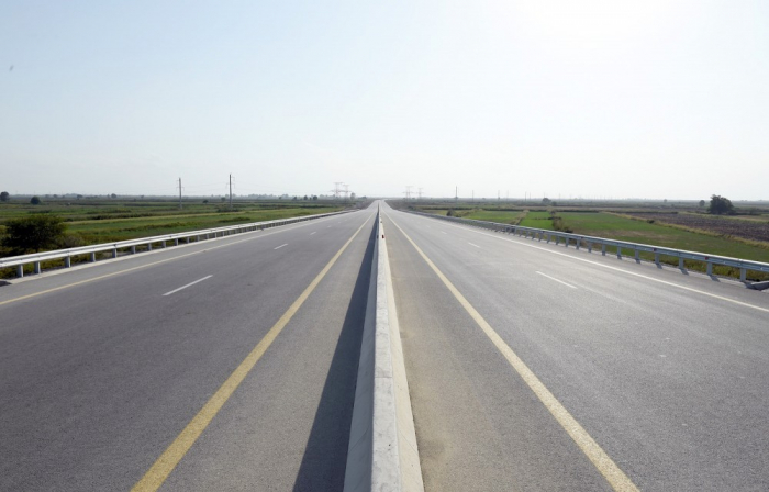 Präsident Ilham Aliyev stellt Geldmittel für Autostraßenbau Alat- Astara-Staatsgrenze zum Iran bereit