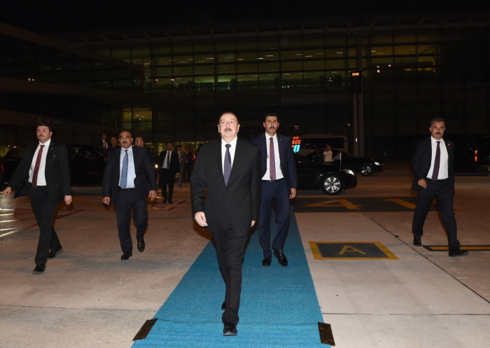 Arbeitsbesuch von Präsident Ilham Aliyev in der Türkei zu Ende gegangen