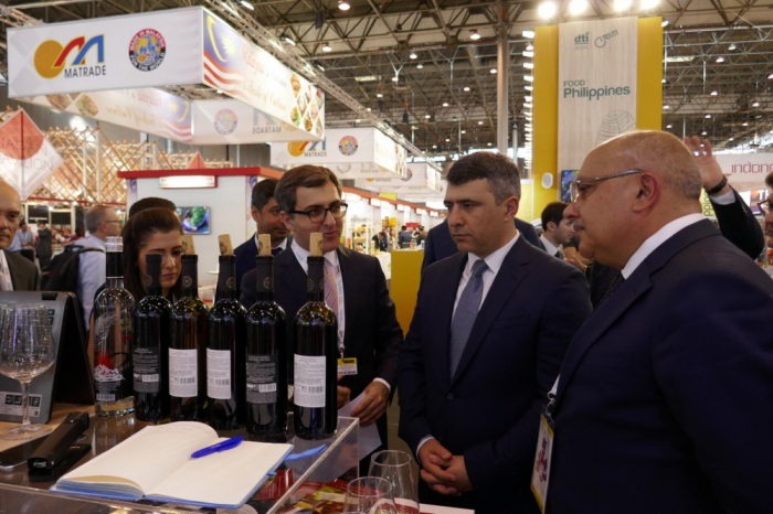 Paris: le ministre azerbaïdjanais de l’Agriculture visite le pavillon «Made in Azerbaijan» au SIAL Paris