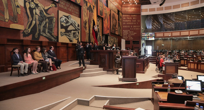 Comisión legislativa de Ecuador sugiere destituir a la asambleísta Espín