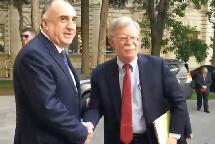 Canciller azerbaiyano se reúne con John Bolton