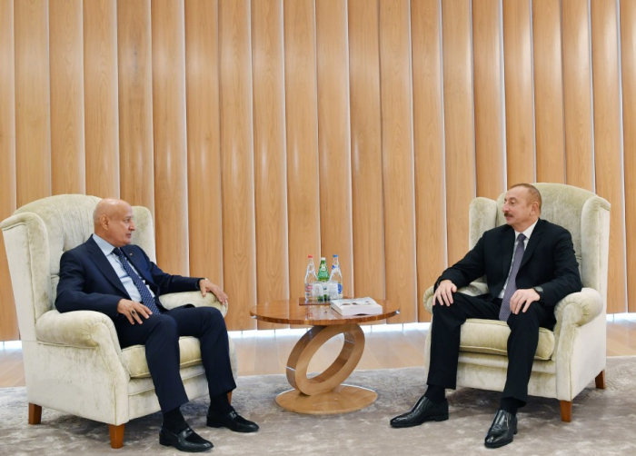 Ilham Aliyev mantiene una serie de reuniones