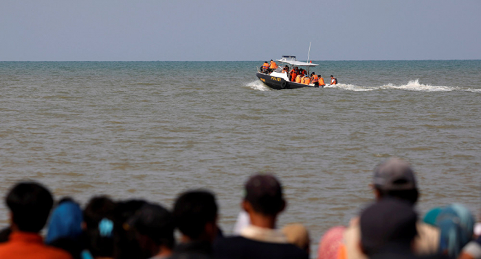 La Armada indonesia envía buques al área de la catástrofe del Boeing 737 en el mar de Java