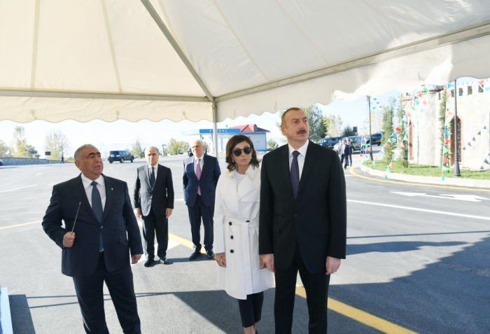 Präsident Ilham Aliyev weiht Automobilstraße Scheki-Kisch
