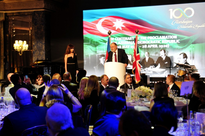 100 aniversario de la República Democrática de Azerbaiyán celebrado en Londres - FOTOS