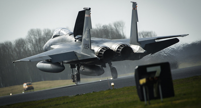 Funkenregen: So hart landet F-15-Jäger – VIDEO