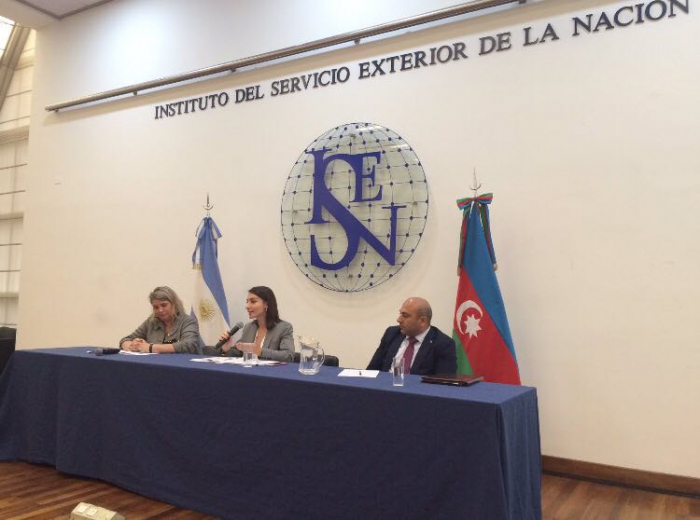 Vocera de la Cancillería azerbaiyana participa en la sesión académica en Argentina