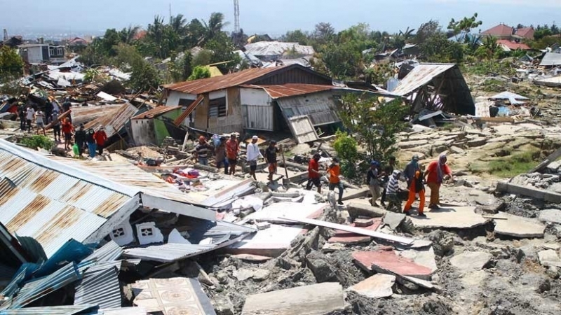 El número de víctimas por el terremoto y tsunami en Indonesia se eleva a 1407