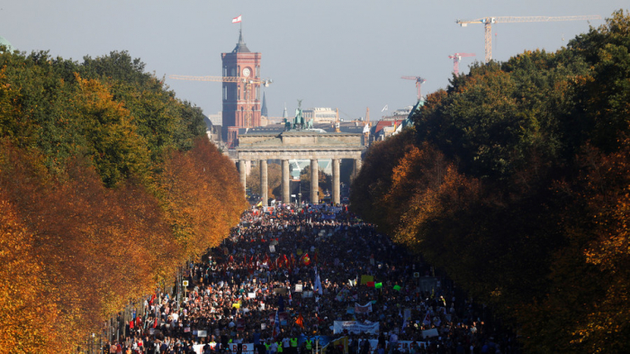 Massive protest against right-wing surge hits Berlin 