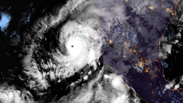El "extremadamente peligroso" huracán Willa se degrada a categoría 4