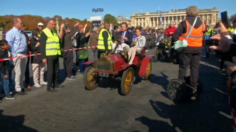 Vintage cars hit the streets of Paris for the city