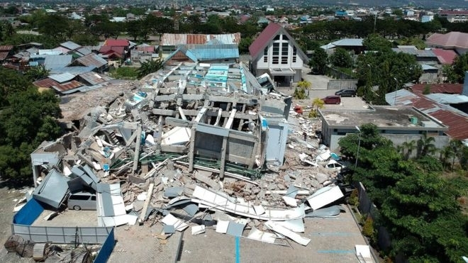 زلزال إندونيسيا: مخاوف من وجود العشرات تحت الأنقاض