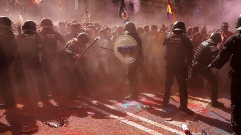 Catalogne: des militants séparatistes bloquent routes et trains