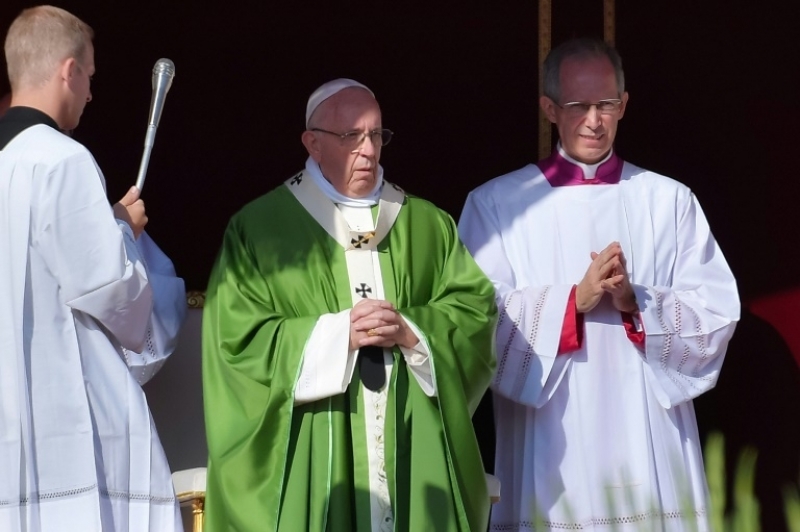 Le pape appelle à transformer une Eglise qui éloigne les jeunes
