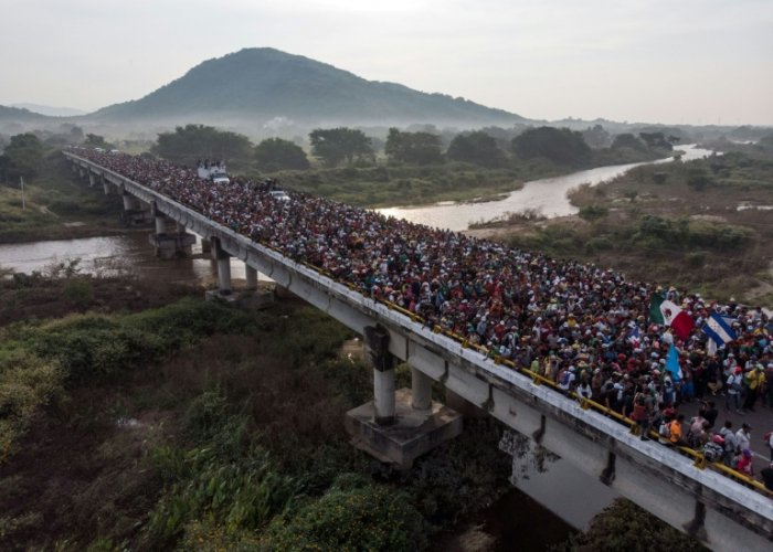 Mexique: la caravane de migrants fait route vers Mexico