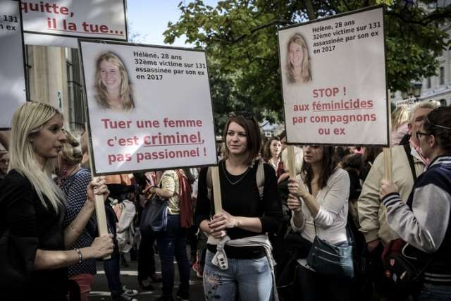 Paris: un rassemblement contre les violences faites aux femmes