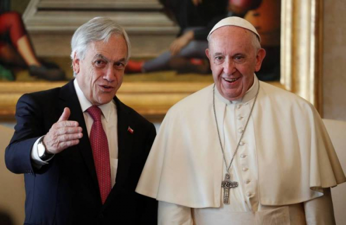 Le pape révoque deux évêques chiliens