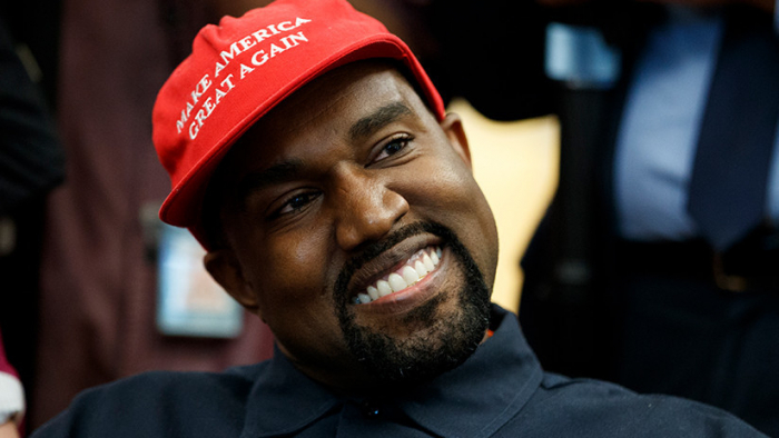"¿Fue EE.UU. grande alguna vez?": Kanye West habla sobre Trump subido a una mesa de una tienda Apple
