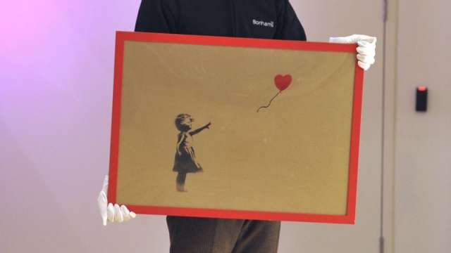 VIDEO: Subastan una obra de Banksy por 1 millón de dólares y se autodestruye