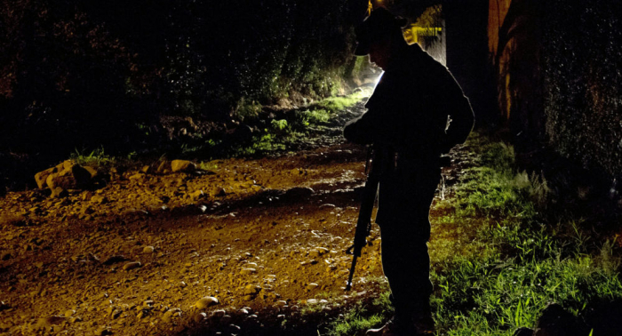 Investigan a policías por brutal golpiza a menores en reclusorio de Bogotá