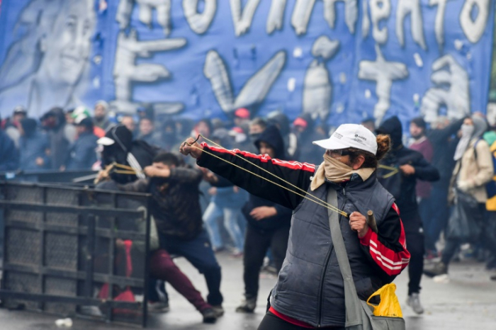 Congreso argentino debate presupuesto de austeridad en medio de protestas