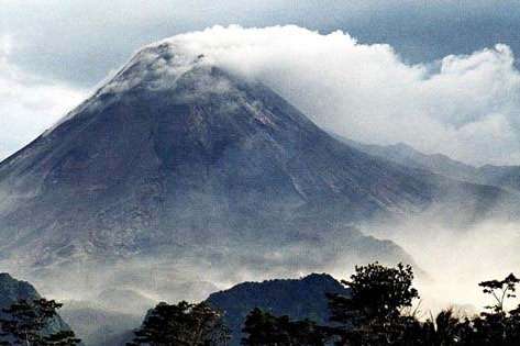 Ebeko volcano on Kuril islands throws ash at 2.8 miles