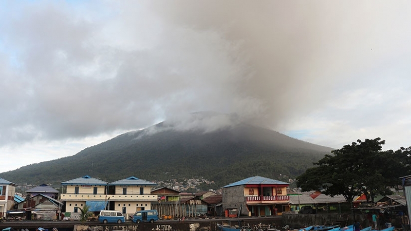 Indonesia: Se registra una segunda erupción de un volcán el mismo día (FOTO)