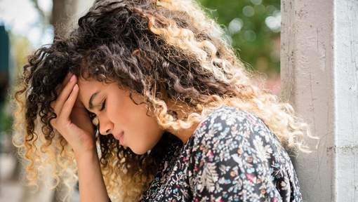 Pourquoi les femmes sont-elles plus sujettes aux migraines que les hommes?