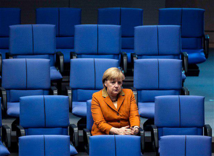 Merkel partiya sədrliyindən imtinaya məcbur edildi