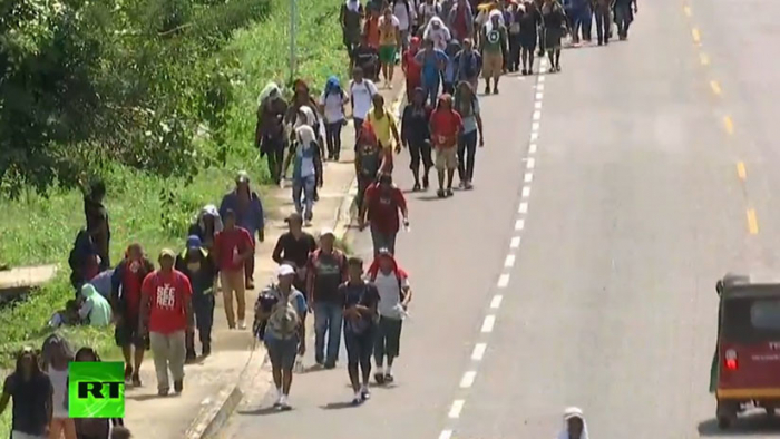 VIDEO: Migrantes marchan hacia la ciudad mexicana de Tapachula