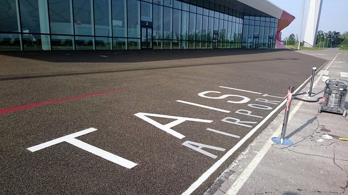 Warsaw-bound plane makes emergency landing over bomb threat false alarm