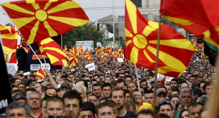 بعد 27 عاما من الجدل... مقدونيا تغير اسمها رسميا