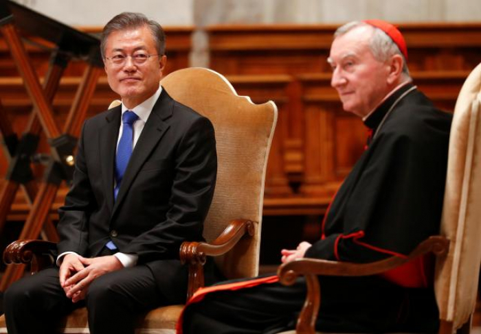 On eve of meeting pope, South Korean president speaks of peace hopes
 