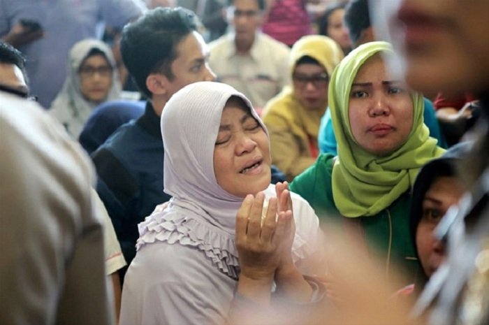 Indonesian passenger flight carrying 188 people crashes into sea - PHOTOS