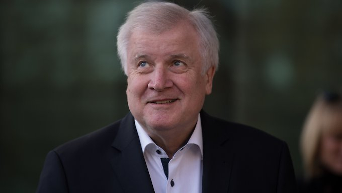 Mehrheit begrüßt Seehofer-Rückzug