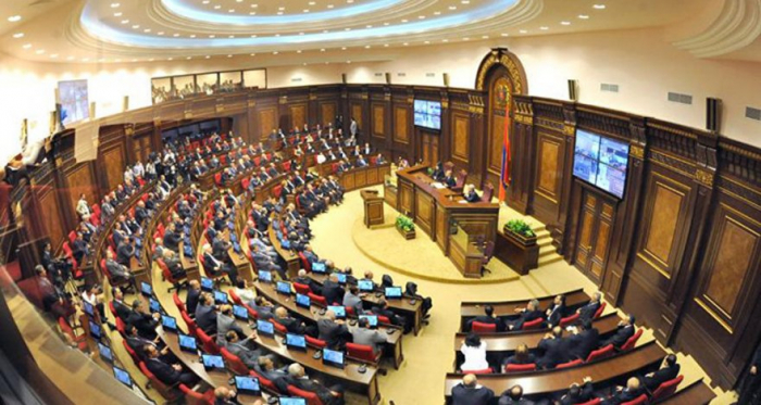  Ermənistan parlamenti buraxıldı 