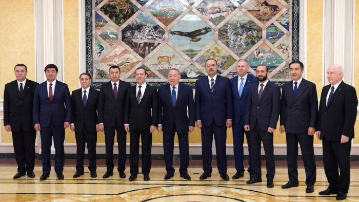 Primer ministro de Azerbaiyán se reúne con el presidente de Kazajistán